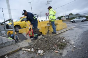 Lee más sobre el artículo Trabaja Municipio de Saltillo en limpieza y desazolve de rejillas pluviales