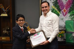 Lee más sobre el artículo Recibe Alcalde a ganador nacional de la Olimpiada del Conocimiento Infantil 2018