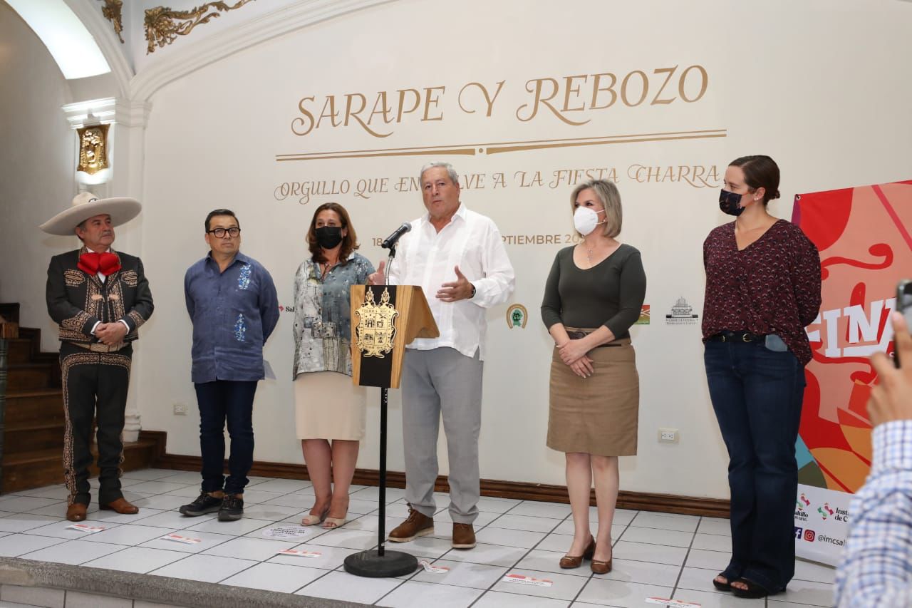 Dentro de la FINA, inaugura Alcalde exposición Sarape y Rebozo: Orgullo que  Envuelve la Fiesta Charra￼ – Gobierno Municipal de Saltillo